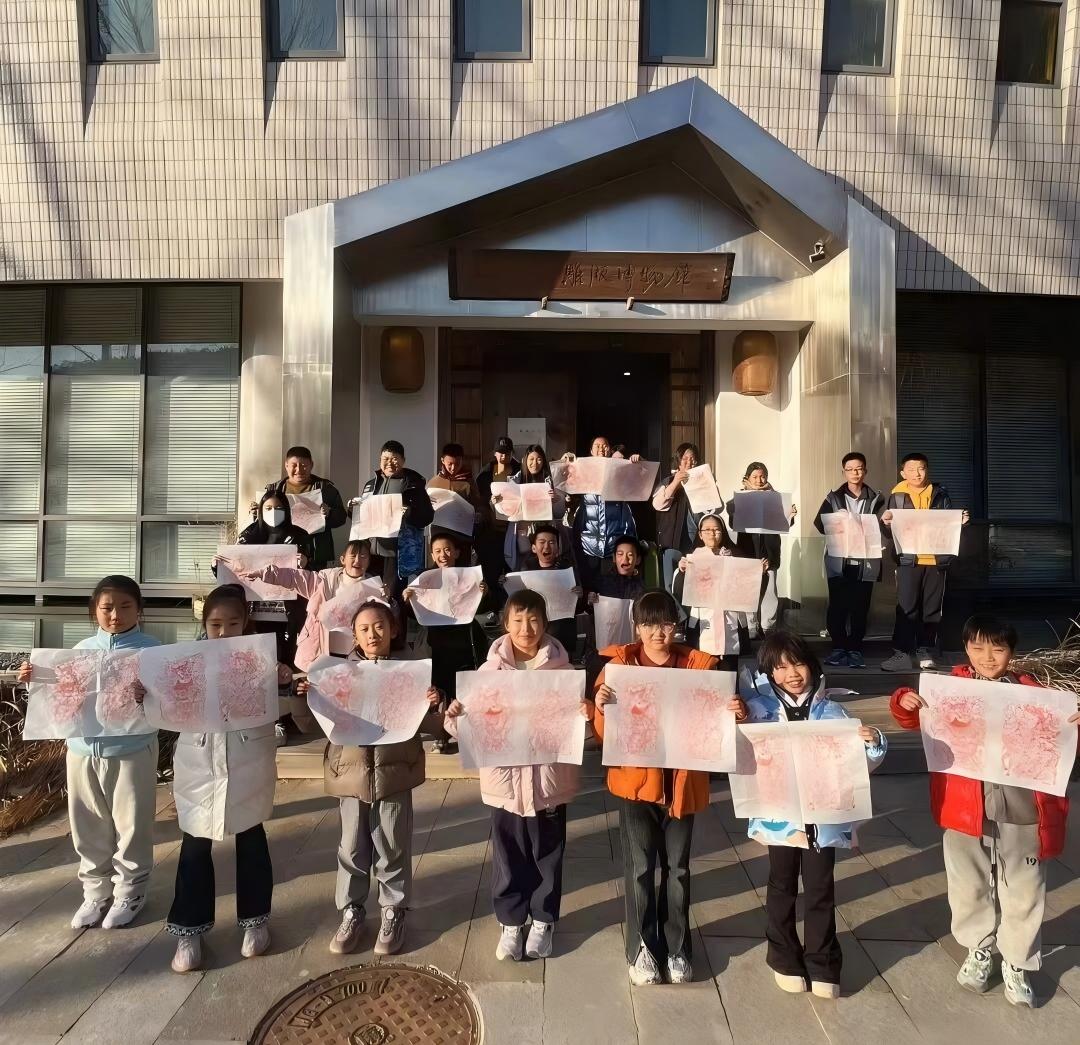 公益活动-柏墨艺术培训走进山东自生堂年画雕版博物馆体验中国传统文化